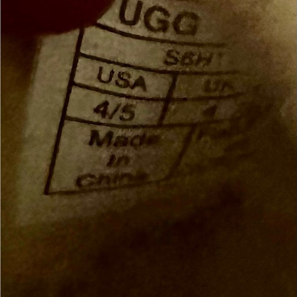 Size 4/5  pink baby Ugg booties - Picture 5 of 5